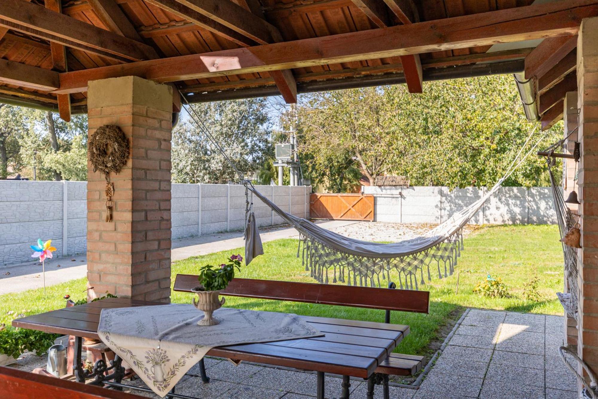 Idylicky Rodinny Penzion Arkadia Pri Dunajskej Cyklotrase Kyselica Exterior foto
