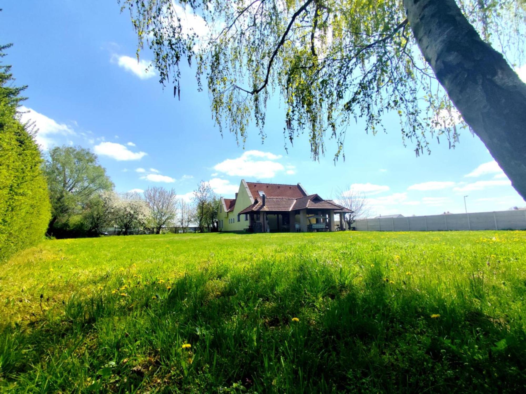 Idylicky Rodinny Penzion Arkadia Pri Dunajskej Cyklotrase Kyselica Exterior foto